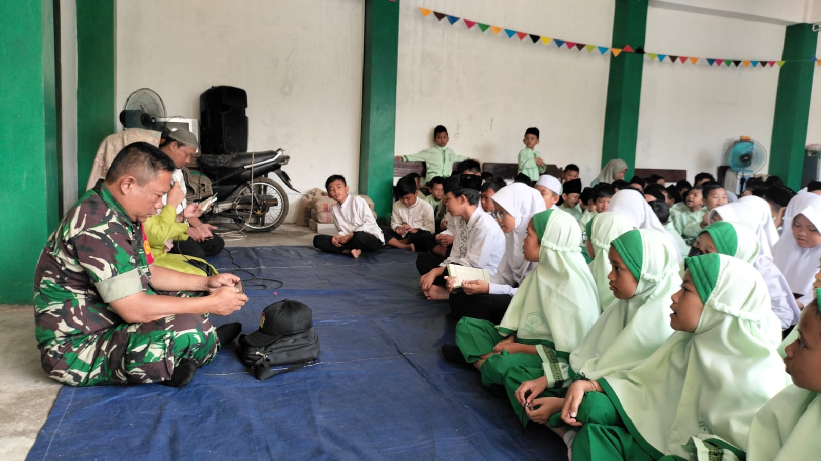 Babinsa Berikan Wawasan Kebangsaan Kepada Santri Ponpes Wilayah Kota Tangsel