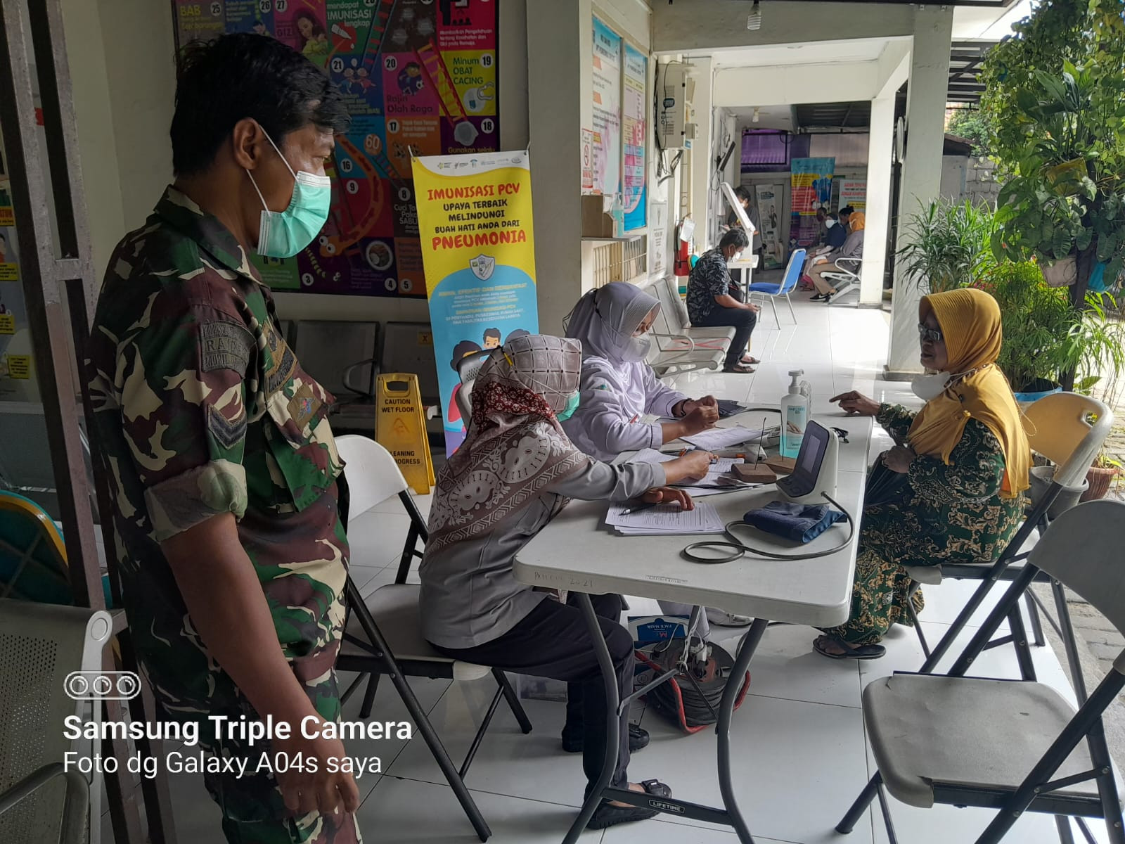 Babinsa Koramil Ciputat Monitoring Pelayanan KB di Puskesmas