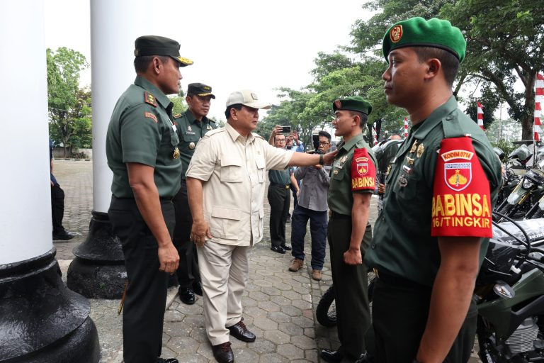 Menhan Prabowo Serahkan 100 Unit Sepeda Motor Dukung Operasional Babinsa 