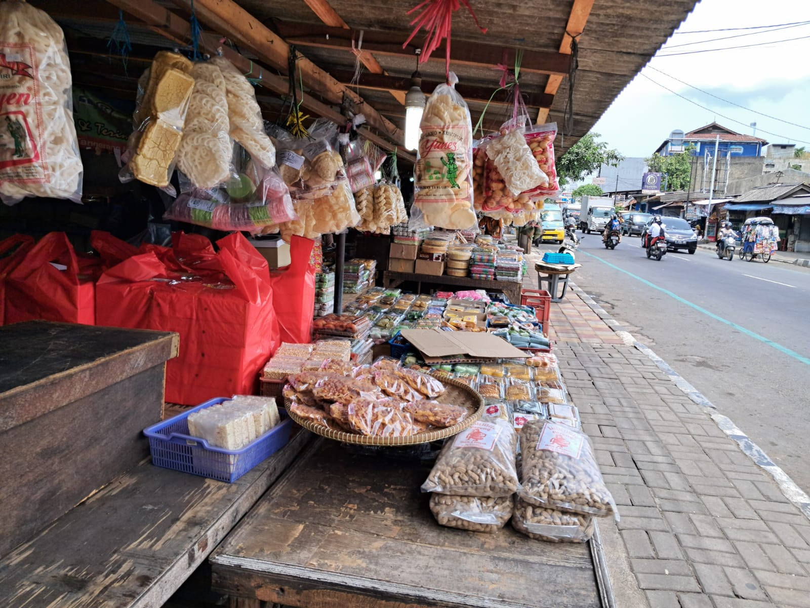 Intip Pasar Kue Sitanala yang Buka 24 Jam, Bikin Penasaran