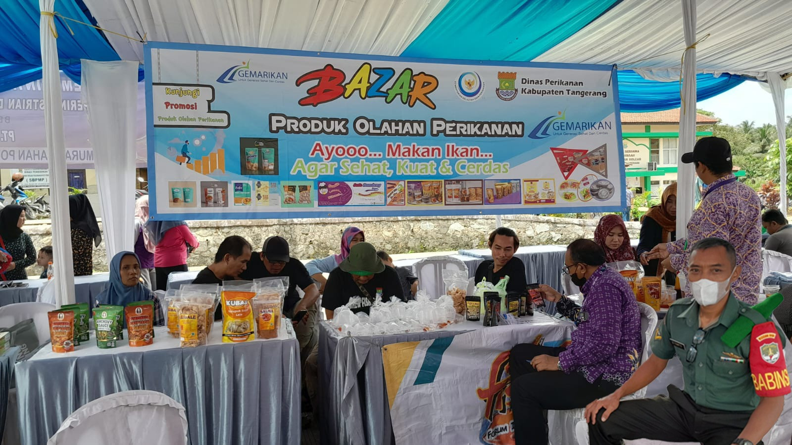 Sertu Hadi Mulyadi Wakili Danramil Hadir di Bazar Murah Jelang Ramadhan