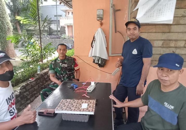 Bulan Ramadhan Tidak Menyurutkan Babinsa Lakukan Komsos Bersama Masyarakat