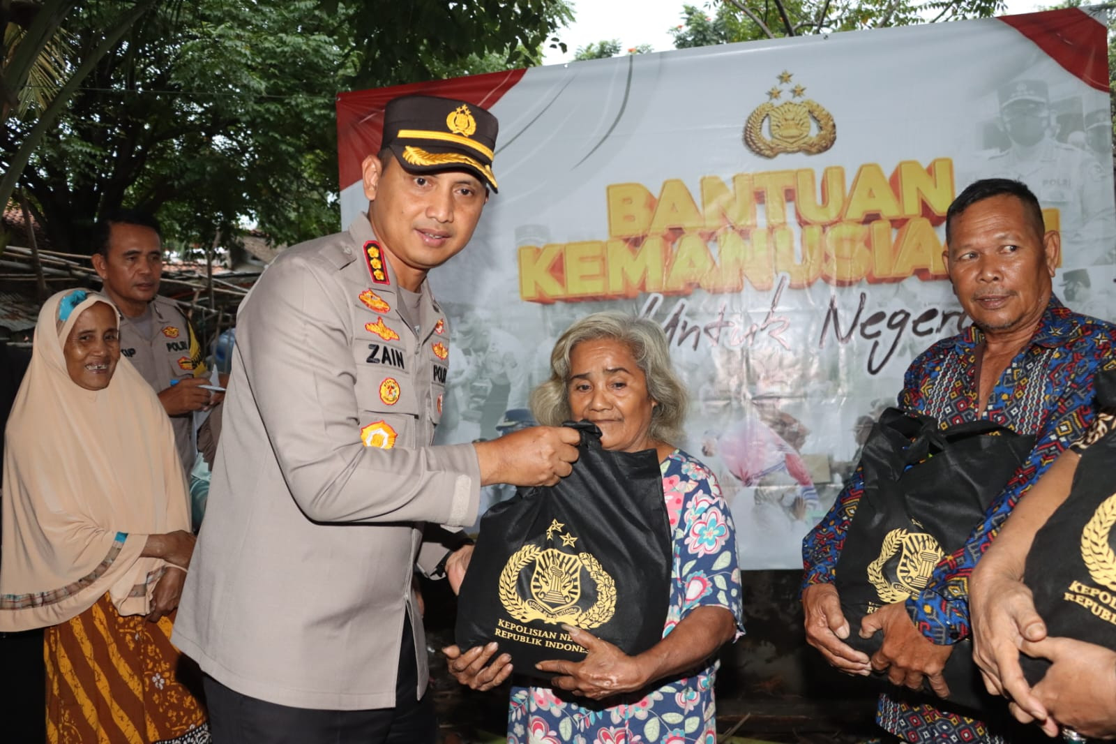 Kapolri Salurkan Bantuan Kemanusiaan, 500 Paket Sembako di Kota Tangerang