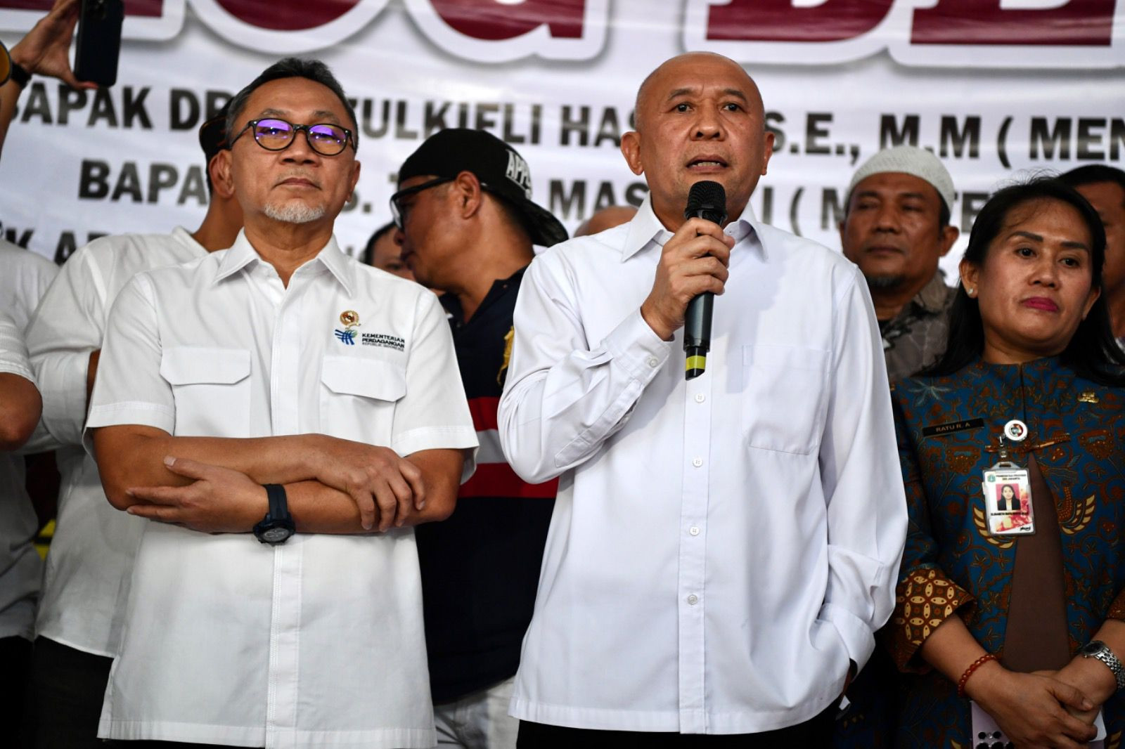 MenKopUKM dan Mendag Perbolehkan Pedagang Pasar Senen Jualan Pakaian Bekas Impor Hingga Stok Habis
