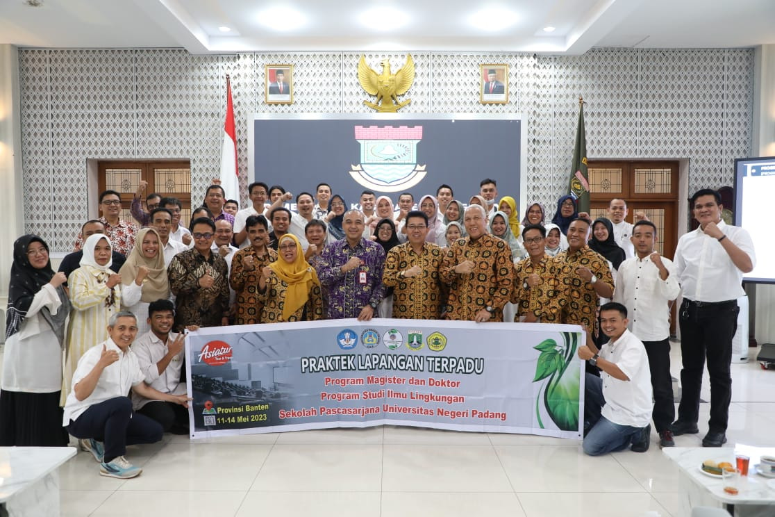 Bupati Zaki Paparkan Program Pembangunan Kepada Mahasiswa S2 dan S3 Universitas Negeri Padang