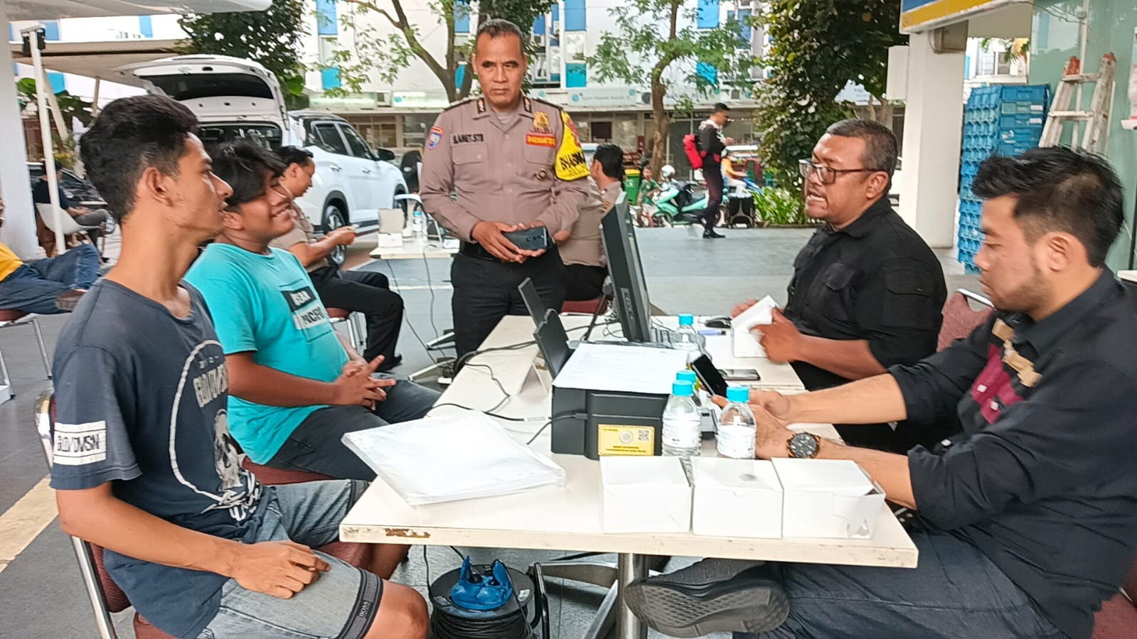 Disambut Baik Masyarakat Program Halo Polisi Sasar Keramaian di Kota Tangerang, Kapolres: Sampaikan Saran dan Masukan