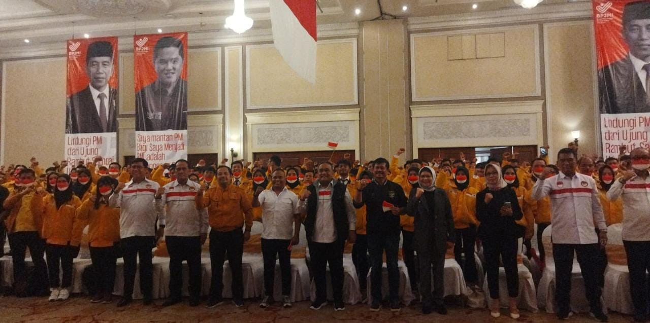 Pelatih Timnas Sepakbola Indonesia dan Aktivis 98 Beri Motivasi 439 PMI Program G to G Korsel