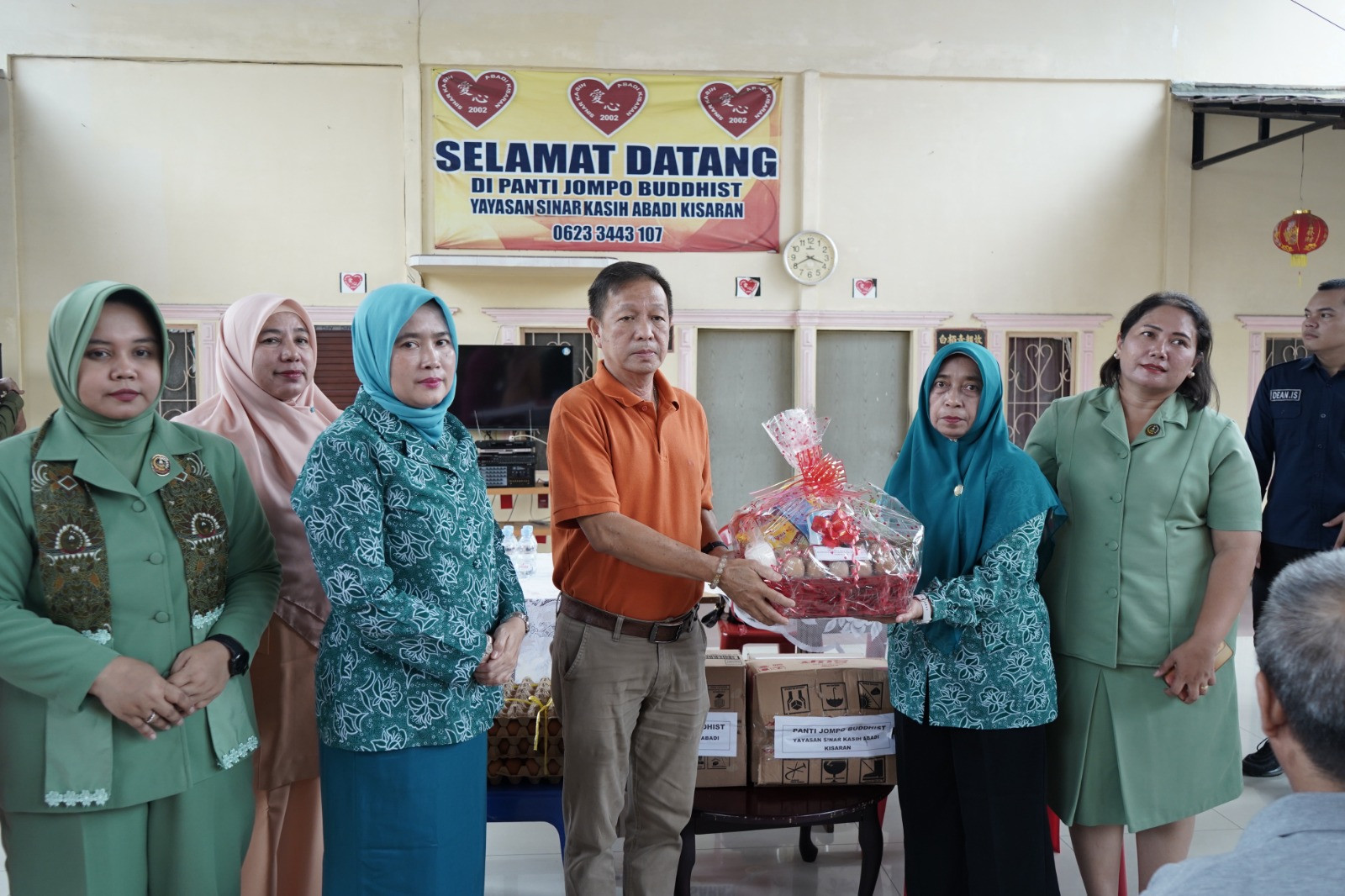 Pemerintah dan TP PKK Kabupaten Asahan Salurkan Bantuan Sembako Jelang HUT ke 78 RI