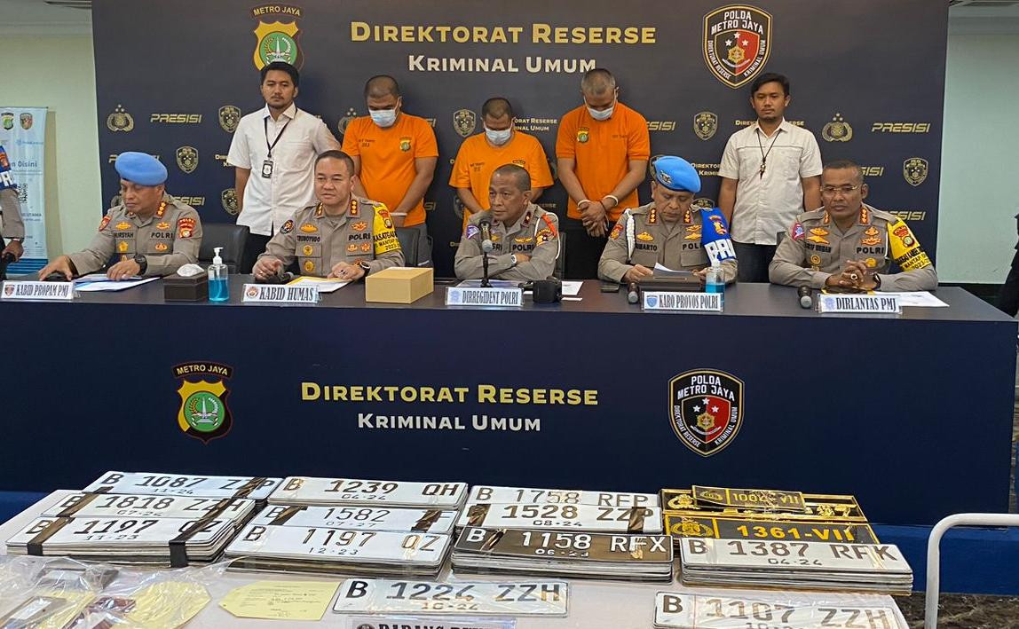 Polisi Tangkap Komplotan Pemalsu STNK dan Penjual Pelat Nomor Khusus