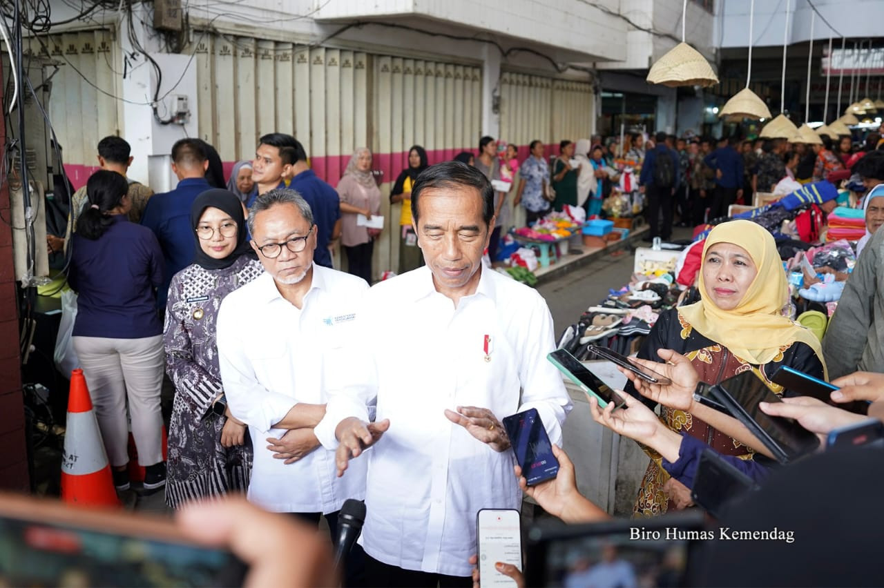 Dampingi Presiden di Banyuwangi,  Mendag Zulkifli Hasan: Harga Bapok Stabil dan Pasokan Cukup