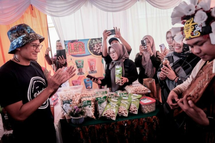 Menparekraf Minta Pelaku Ekonomi Kreatif Maksimalkan Peran Medsos Untuk Pemasaran Produk