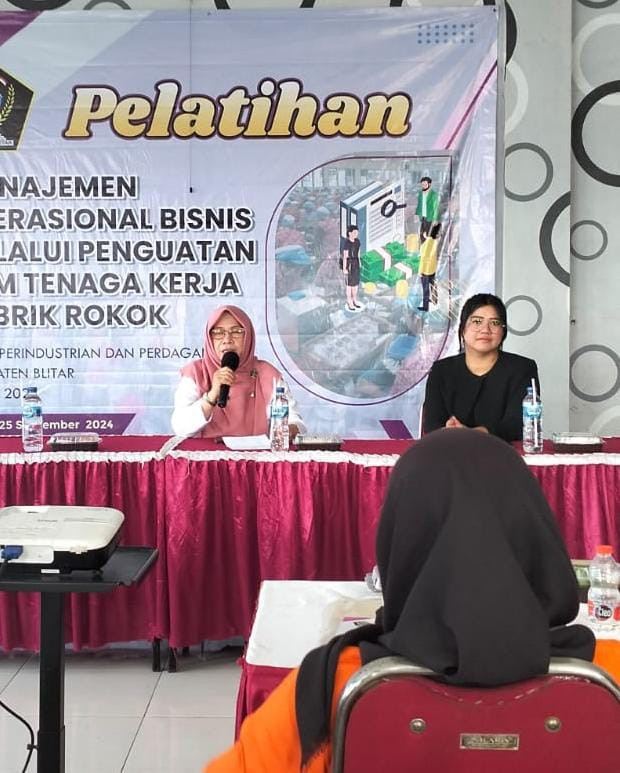 Berikan Motivasi Disiplin dalam Etos Kerja yang Profesional Pekerja Tembakau Ikuti Pelatihan dari Disperindag Kab Blitar