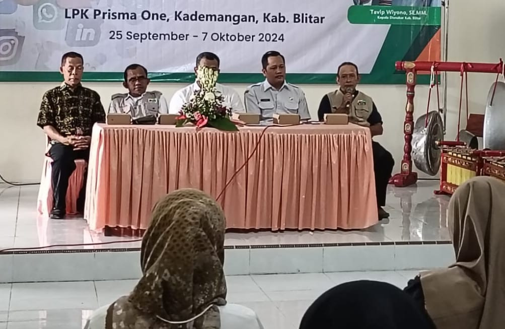 20 Keluarga Gabungan Petani Tembakau Blitar Ikuti Pelatihan Social Media Marketing ini Maksud Kadisnaker Tavip Wiono