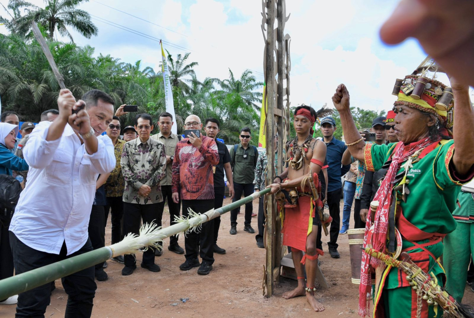Dorong Kesejahteraan Petani Sawit , KemenKopUKM Ground Breaking Dua Pabrik Minyak Makan Merah
