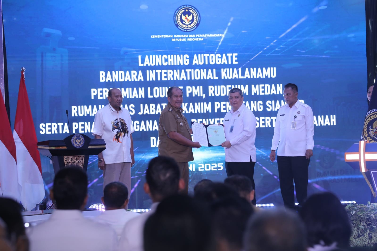 Bupati Asahan Serahkan Sertifikat Tanah Kepada Kanwil Ditjen PAS Sumut