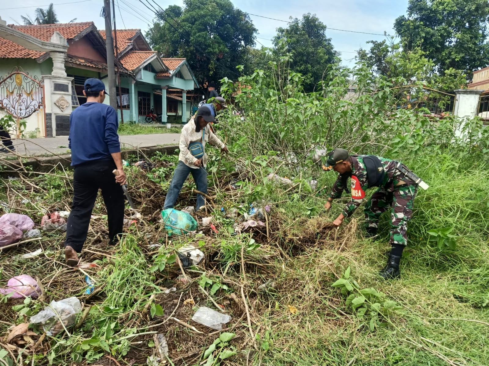 Jumsih, Serma Toni YS Terdepan Pimpin Karya Bhakti 