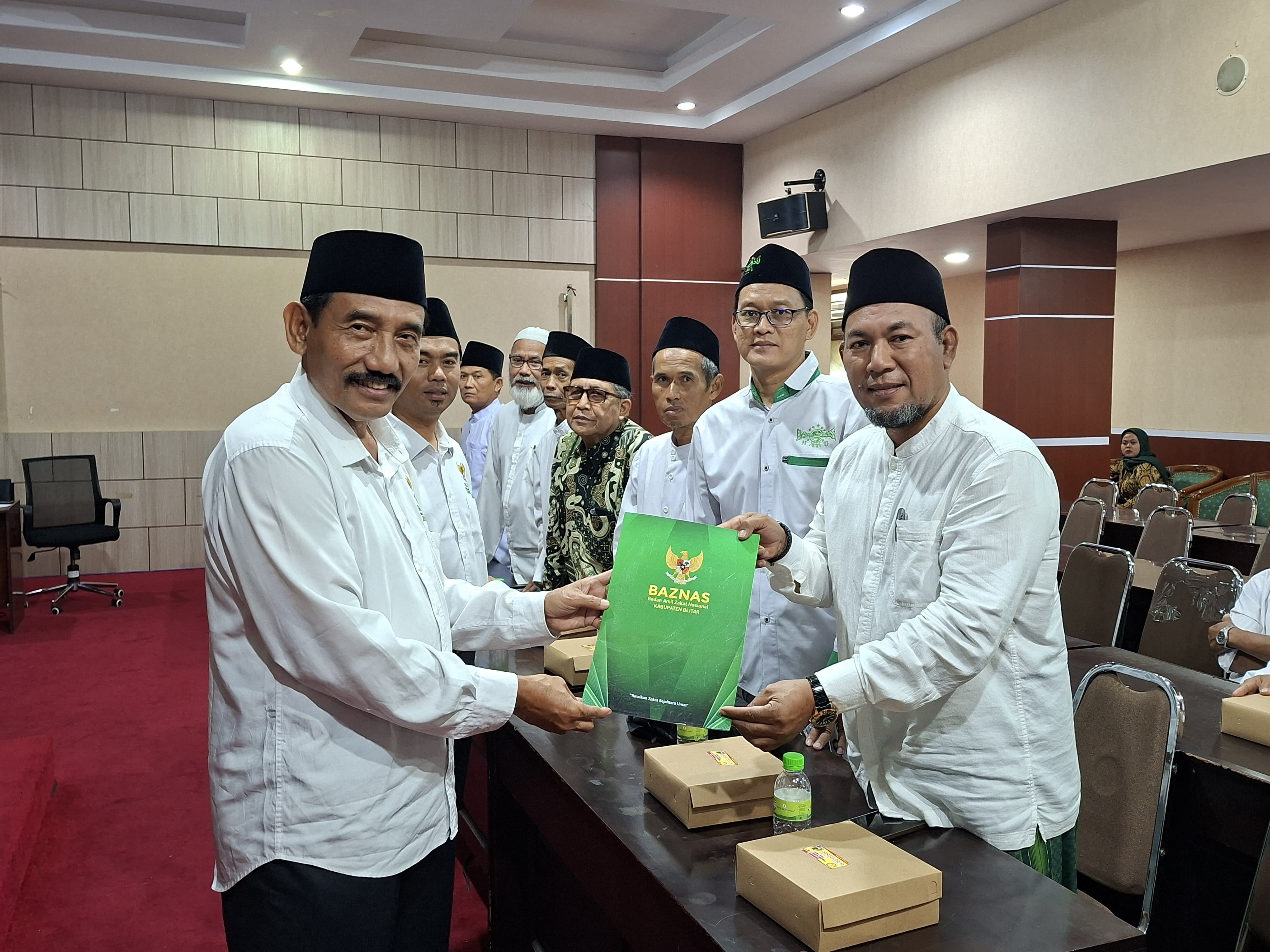 Ketua Baznas Kabupaten Blitar Kukuhkan Pengurus UPZ Masjid