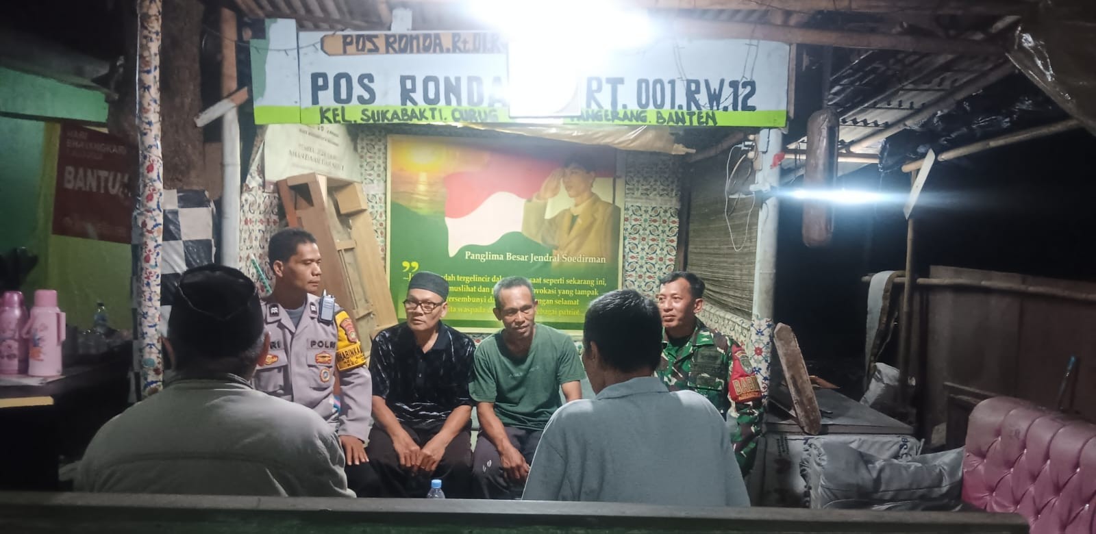 Babinsa Komsos Dengan Tokoh Masyarakat Di Wilayah Binaan