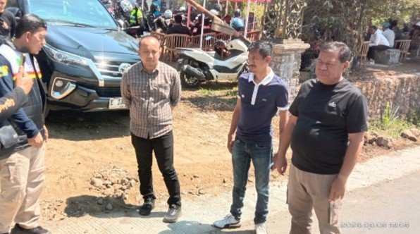 Bupati Eman Pastikan Jalan Payung-Sadarehe Capai 80 Persen