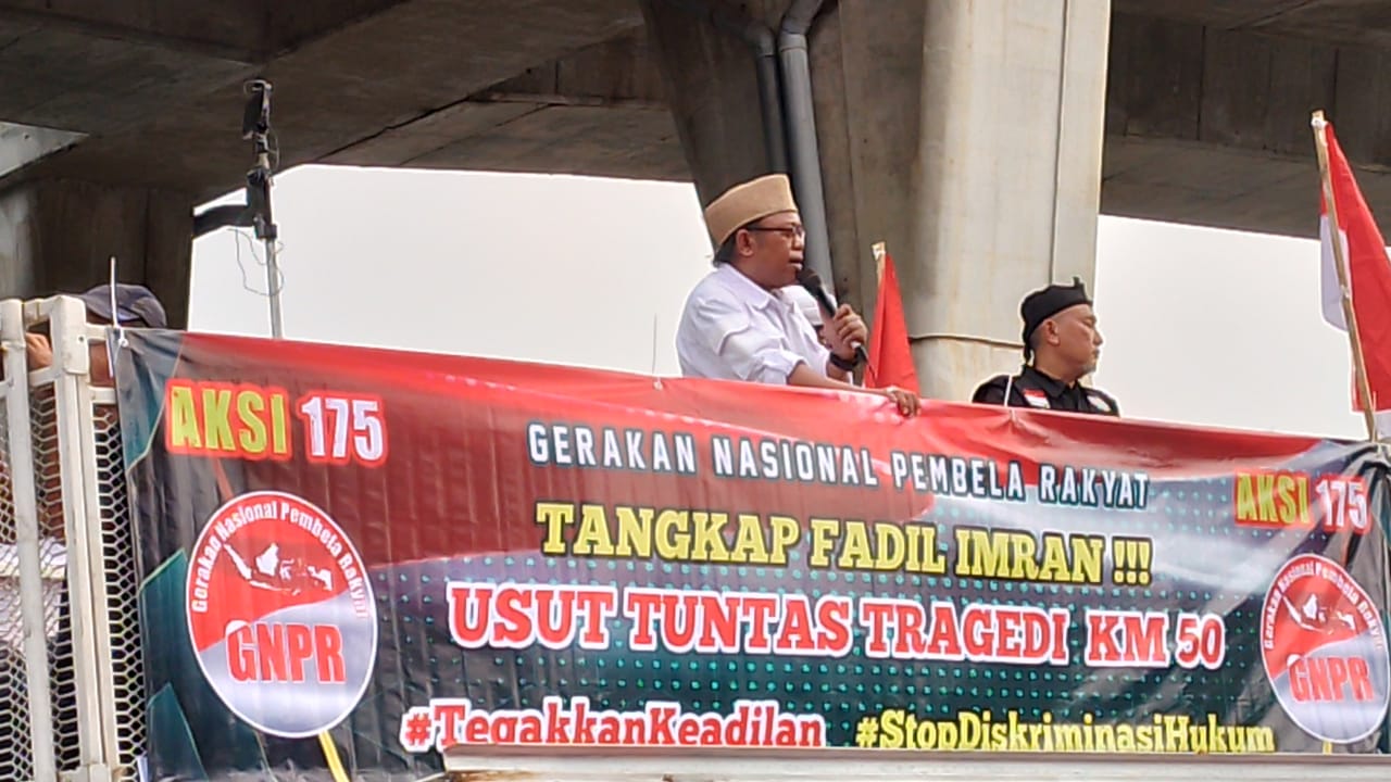 Ustad  EDI SUBUH  dalam orasi Aksi Demo GNPR, 17.5.2023,di depan MUSEUM POLRI JAKARTA SELATAN - (Ada 0 foto)